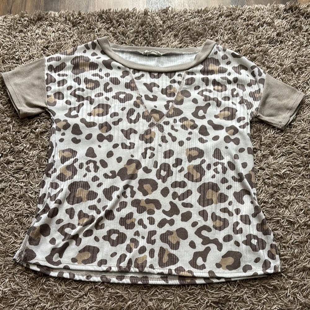 Casual Brown and Tan Short Sleeve Tee